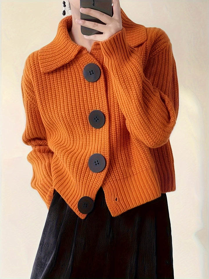 Elara | Cardigan Morbido con Grandi Bottoni