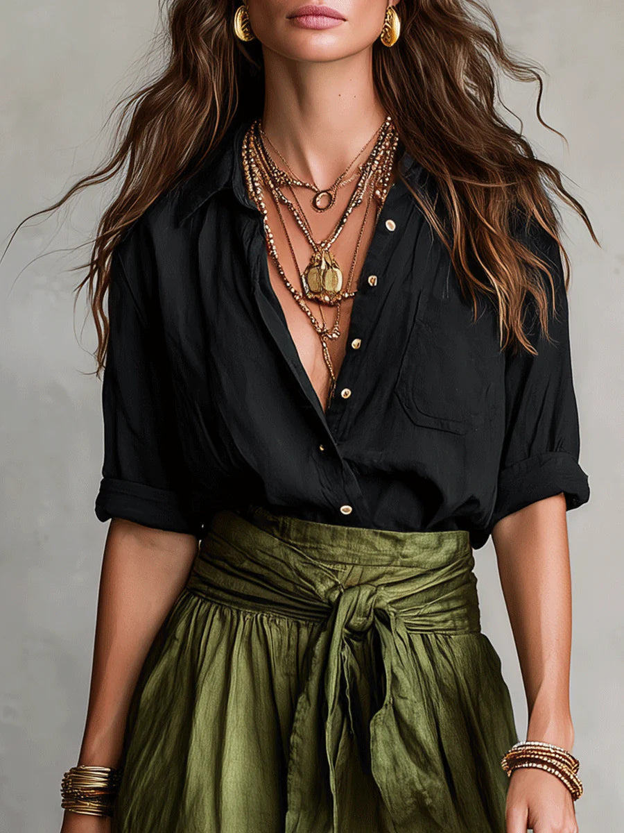 Vera – Completo di due pezzi: camicia nera e gonna midi verde oliva