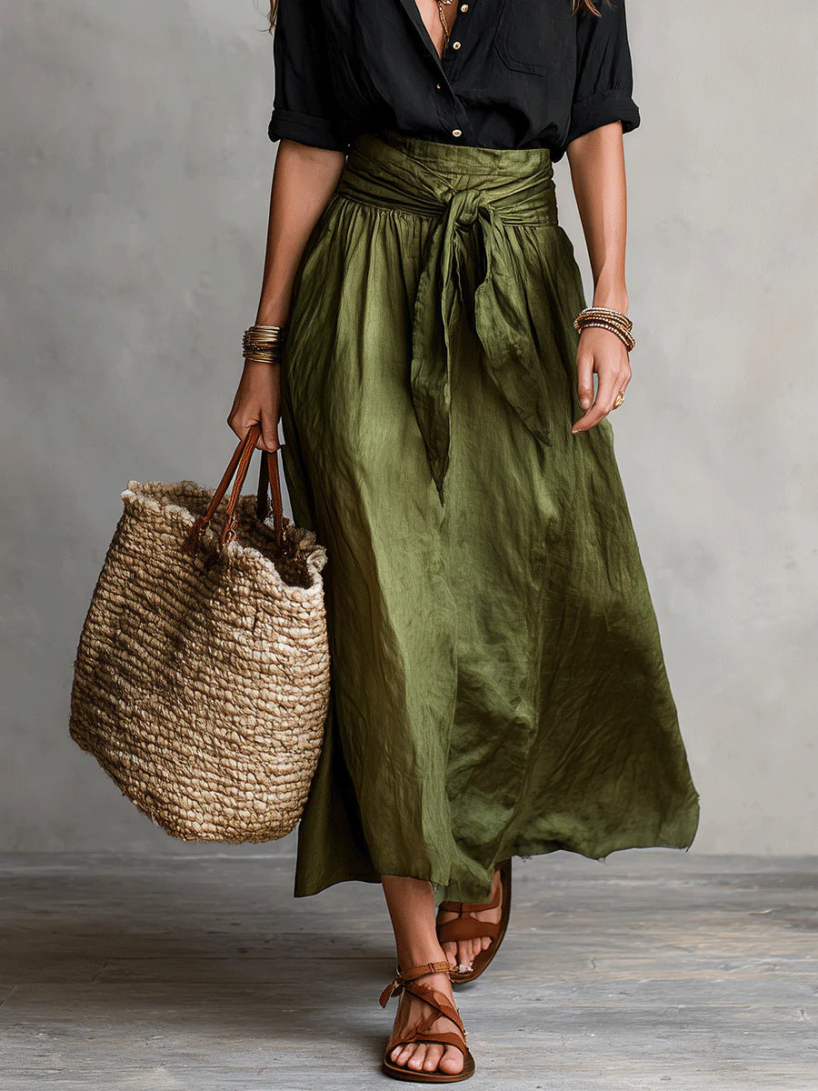 Vera – Completo di due pezzi: camicia nera e gonna midi verde oliva